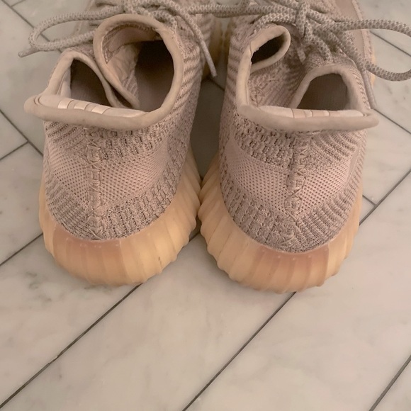 Yeezy Light Pink and Silver Size 11 - Picture 4 of 6
